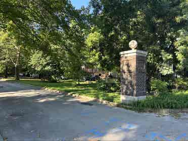 Cozy, pretty, close to hospitals