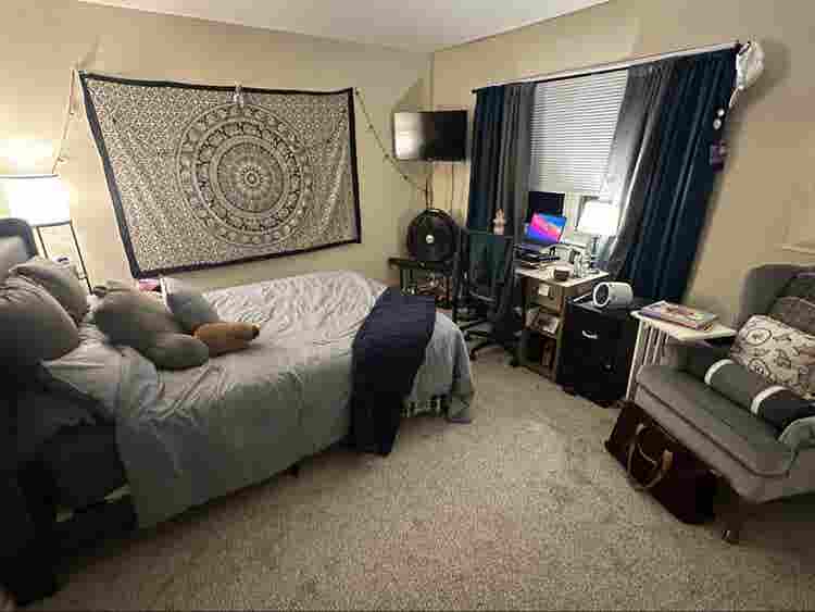 Looking for Roommate