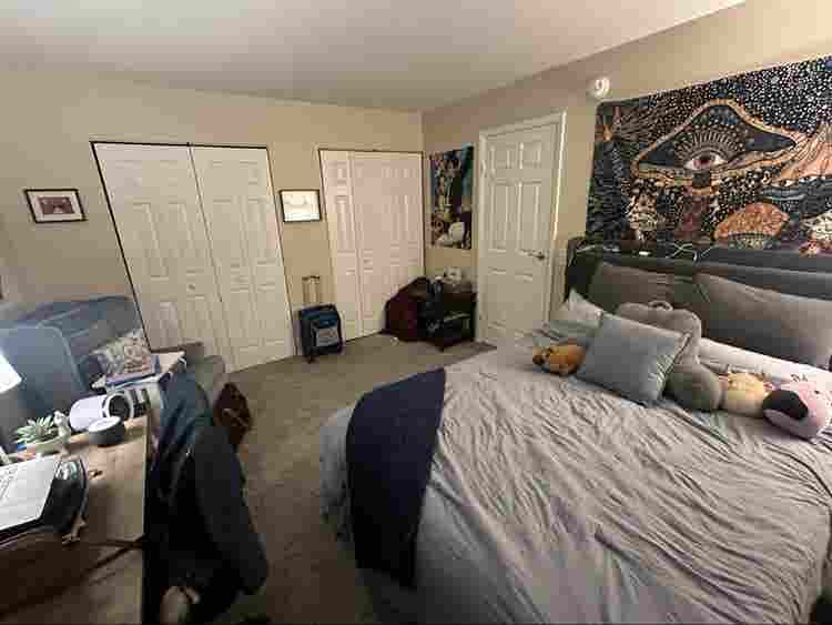 Looking for Roommate