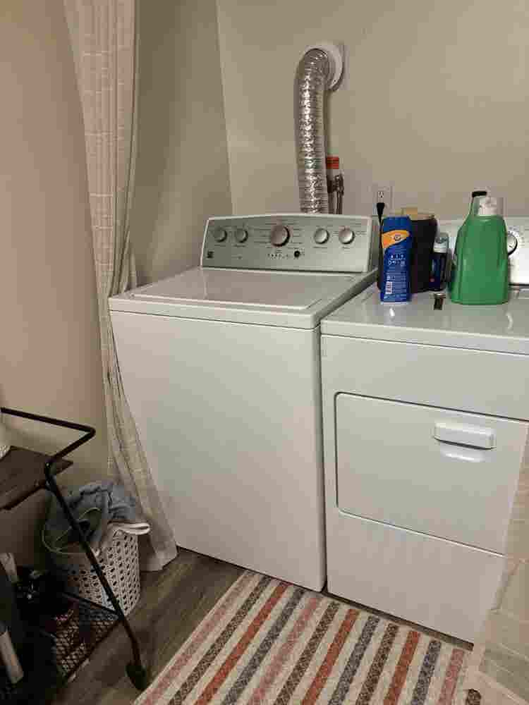 Looking for Roommate