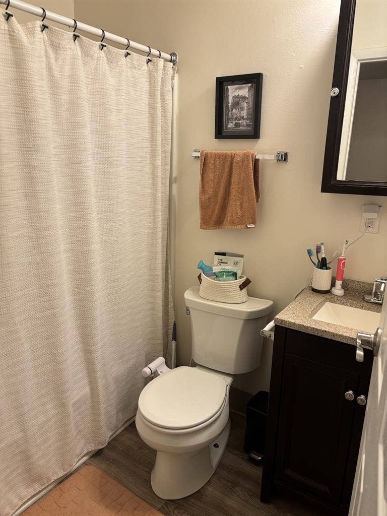 Looking for Roommate