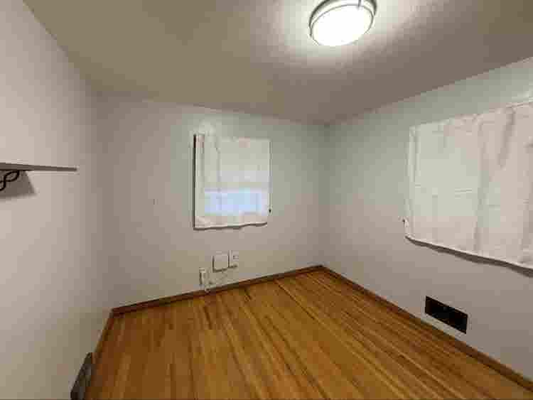 Looking for  
roommates