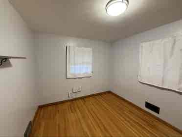 Looking for  roommates