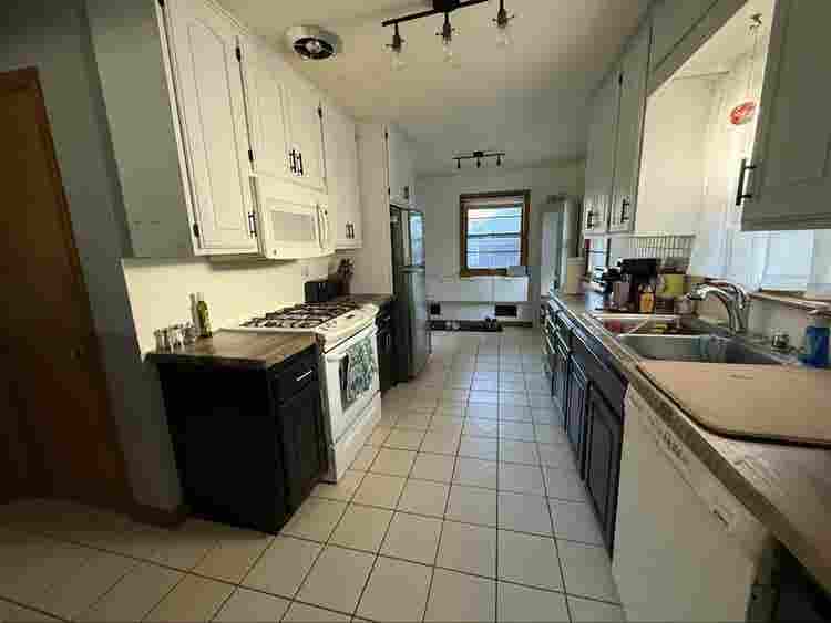 Looking for  
roommates