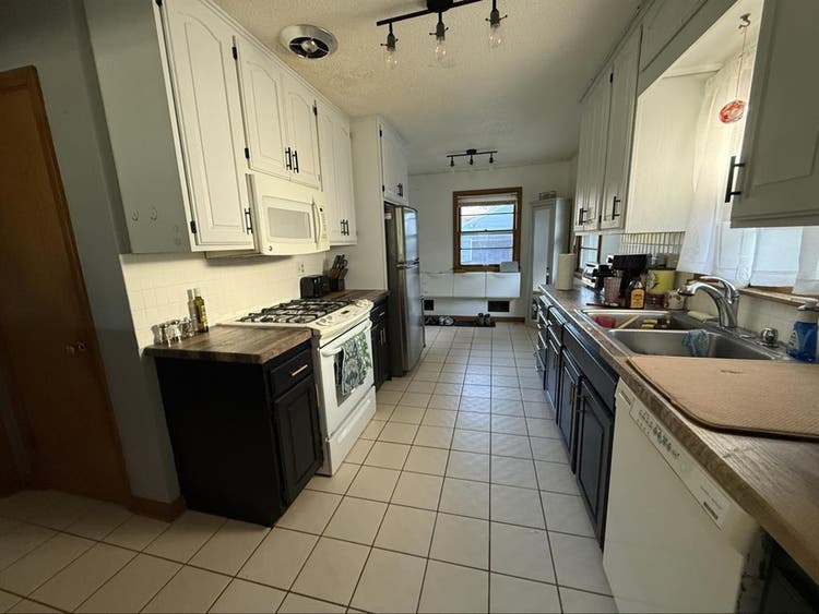 Looking for  
roommates