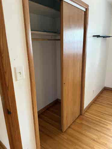 Looking for  roommates