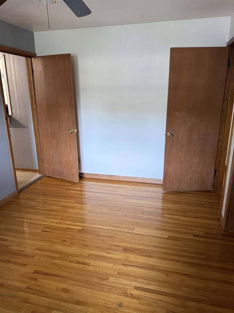 Looking for  
roommates