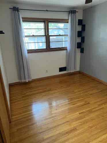 Looking for  roommates