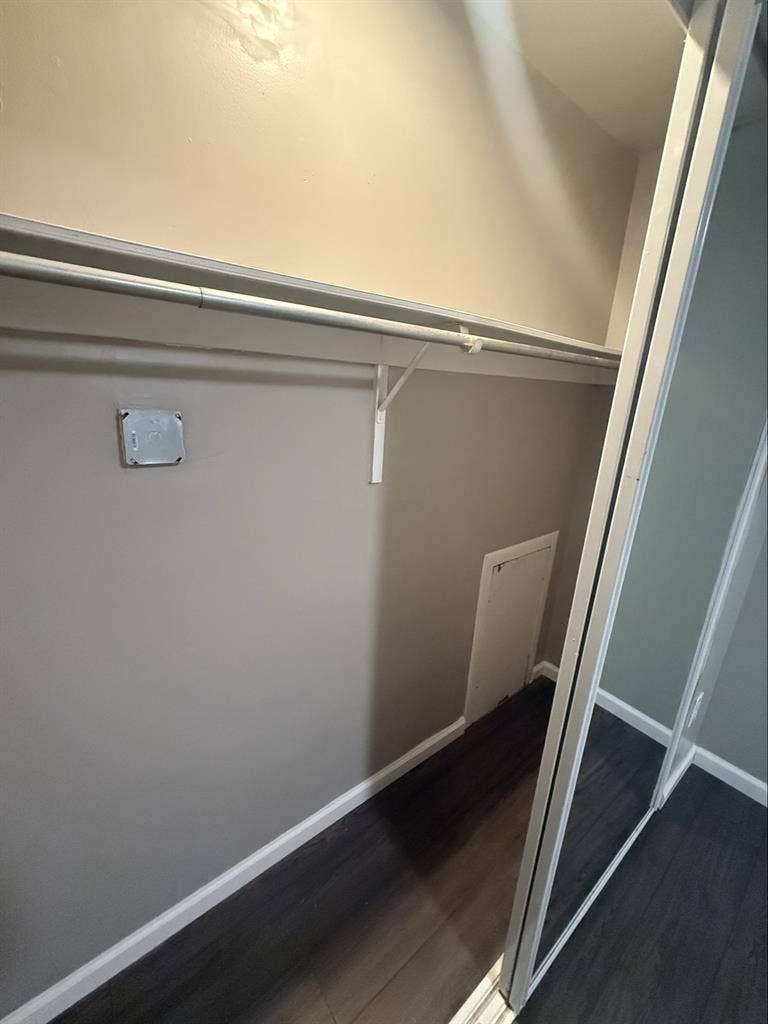 Room available -  bath house