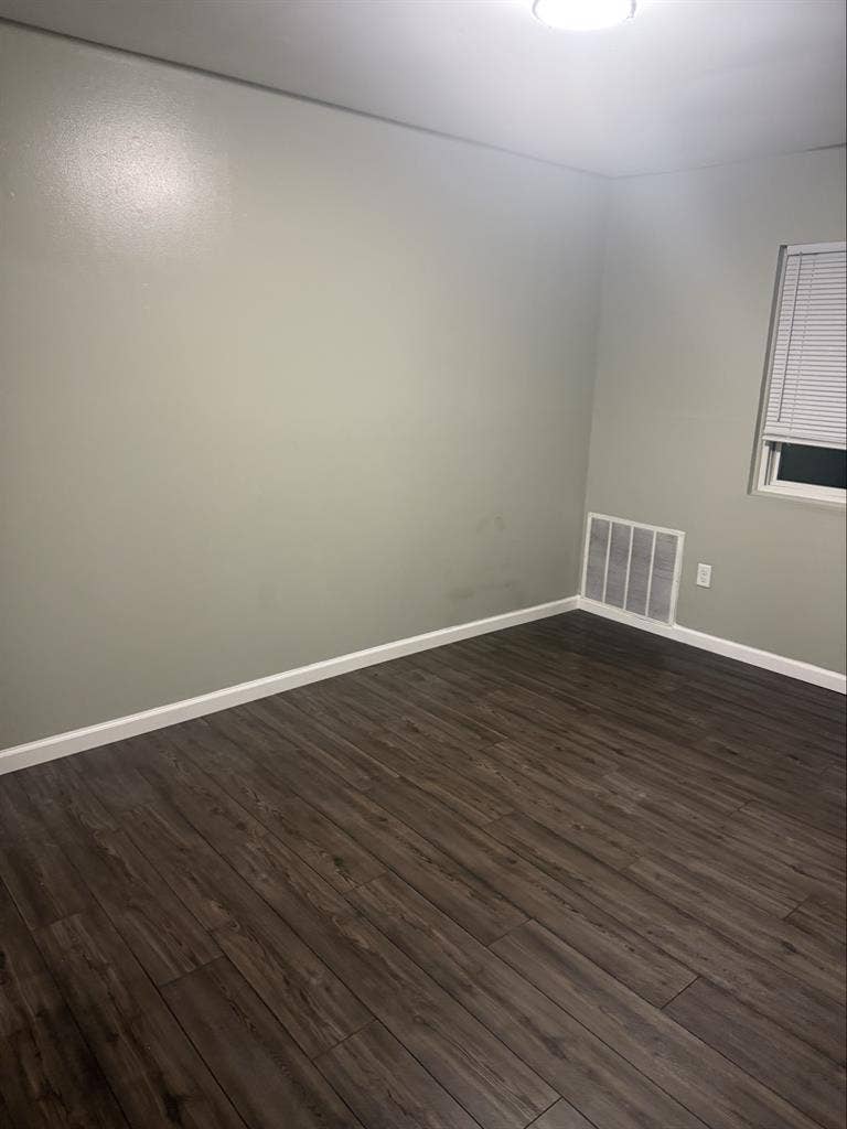 Room available -  bath house