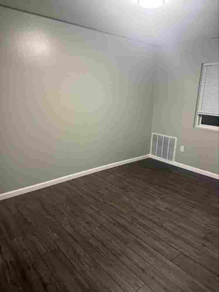 Room available -  bath house