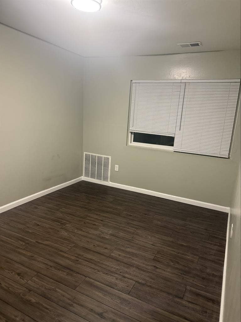 Room available -  bath house