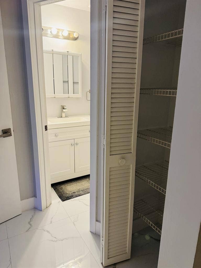 Room with Private Bathroom for Rent