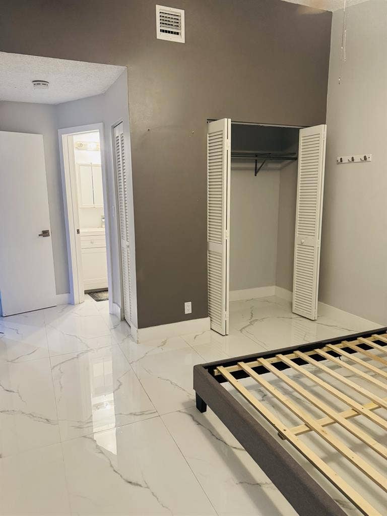 Room with Private Bathroom for Rent