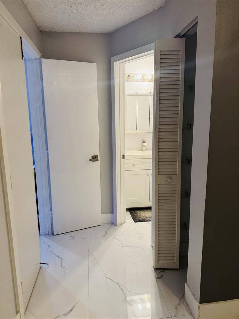 Room with Private Bathroom for Rent