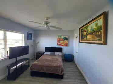 Looking for roommate