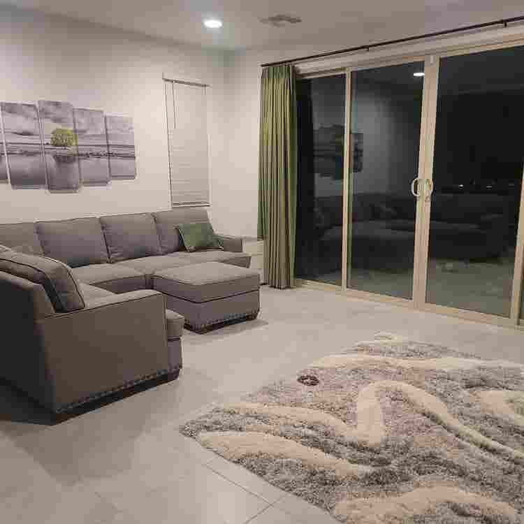 Room In Beautiful Home With Arcade