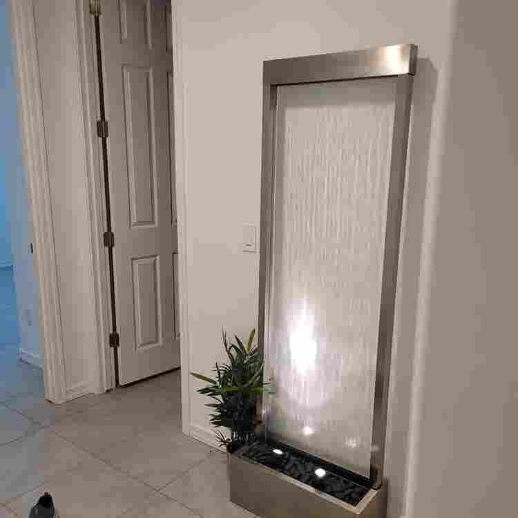 Room In Beautiful Home With Arcade