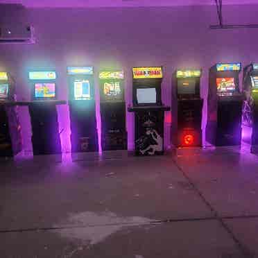 Room In Beautiful Home With Arcade