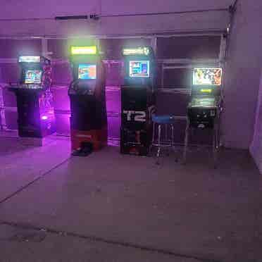 Room In Beautiful Home With Arcade