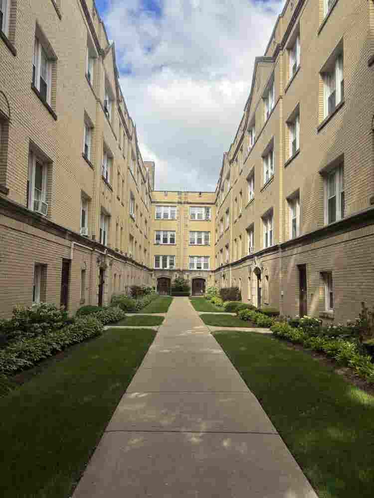 Studio available ravenswood area