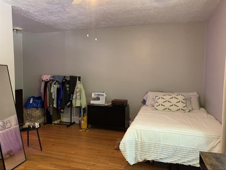 Studio available ravenswood area