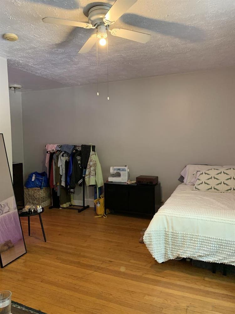 Studio available ravenswood area