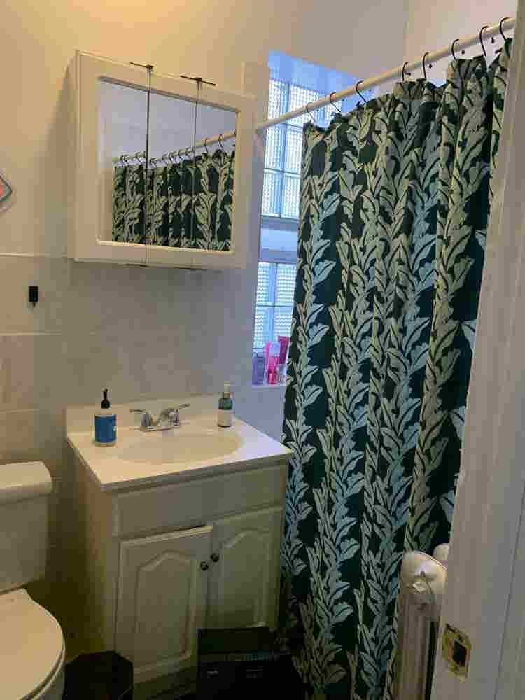 Studio available ravenswood area