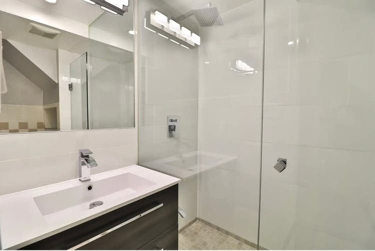 Apartment in Roncesvalles Village.