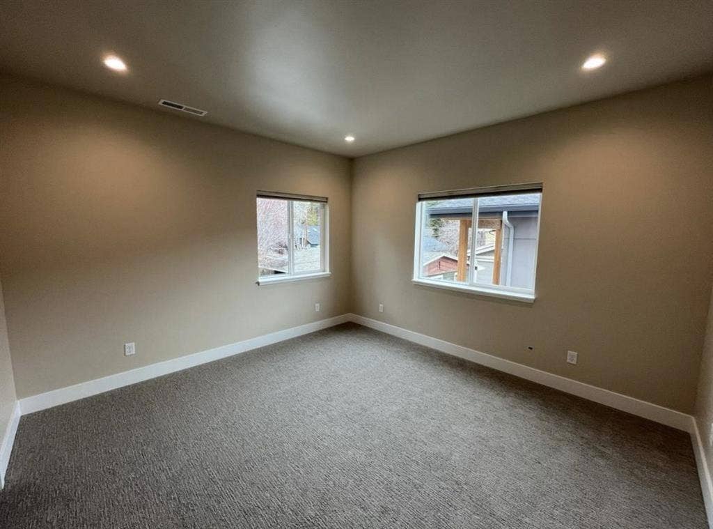 NW /River West room for rent