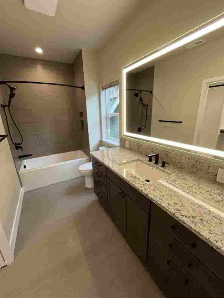 NW /River West room for rent