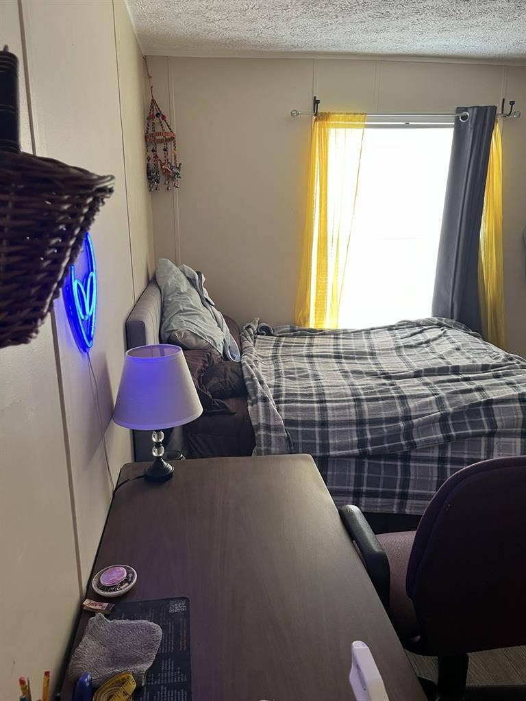Master w/ Private Bathroom