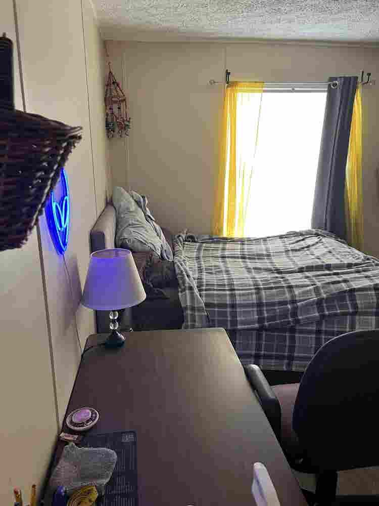 Master w/ Private Bathroom