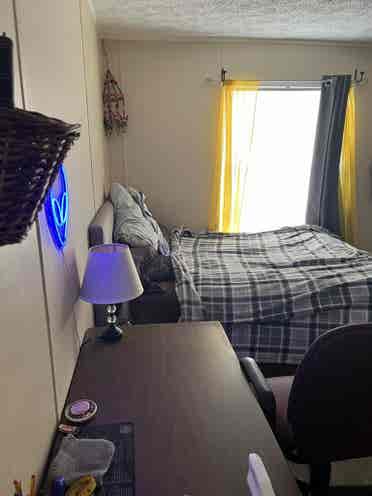 Master w/ Private Bathroom