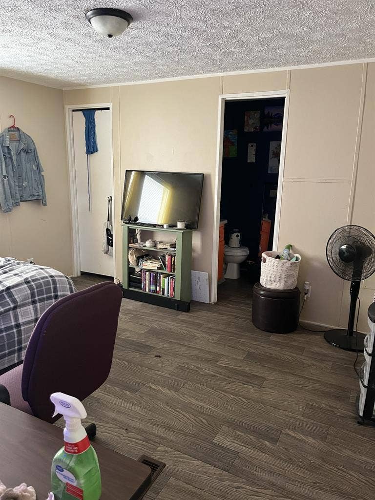 Master w/ Private Bathroom