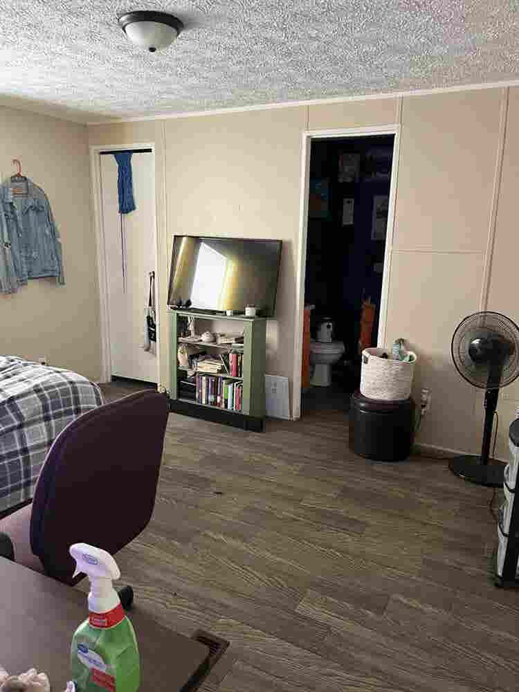 Master w/ Private Bathroom