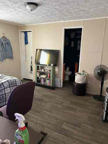 Master w/ Private Bathroom