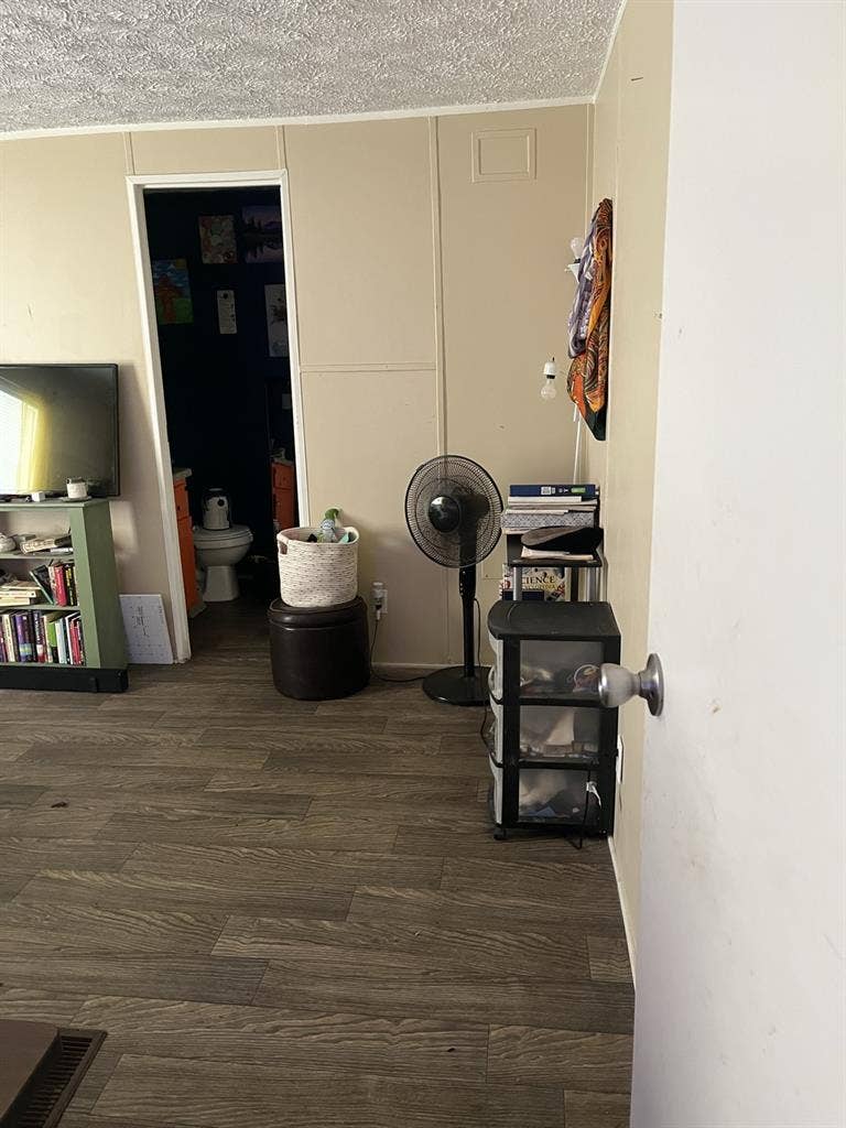 Master w/ Private Bathroom