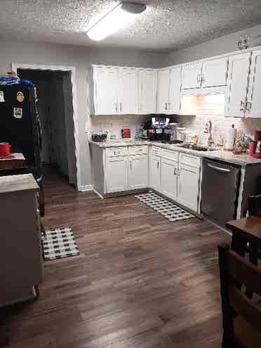 House roomie wanted