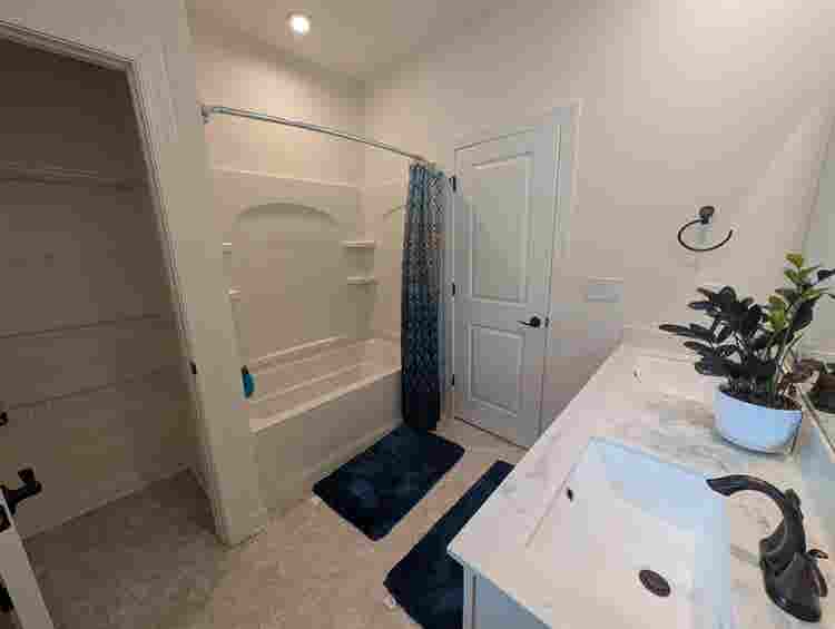 6 BR in Charlotte