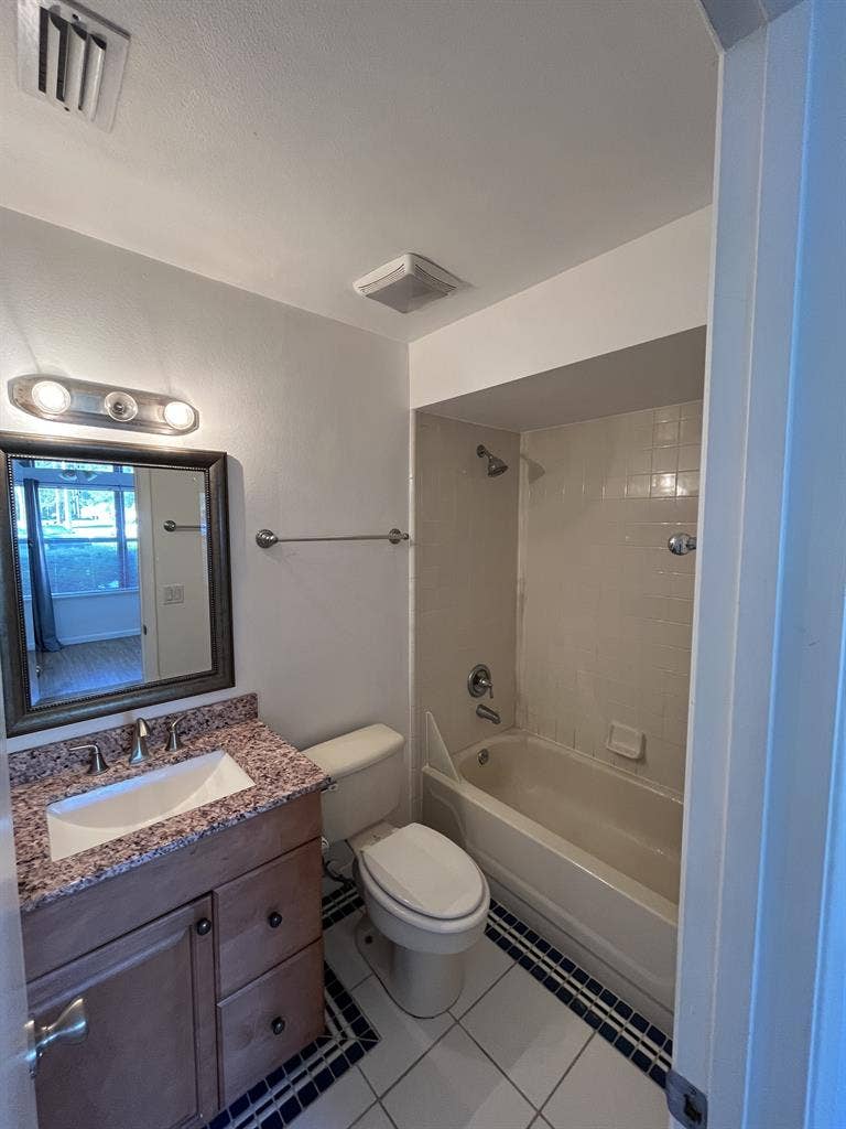 Room/shared Bath with utilities