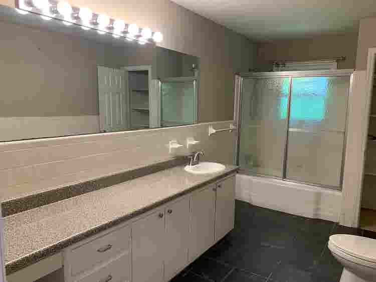 4 BR in Roswell