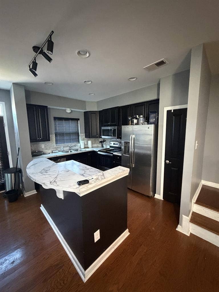 Room for Rent – $ (East End) 1000