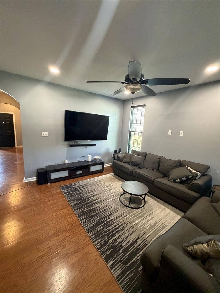 Room for Rent – $ (East End) 1000