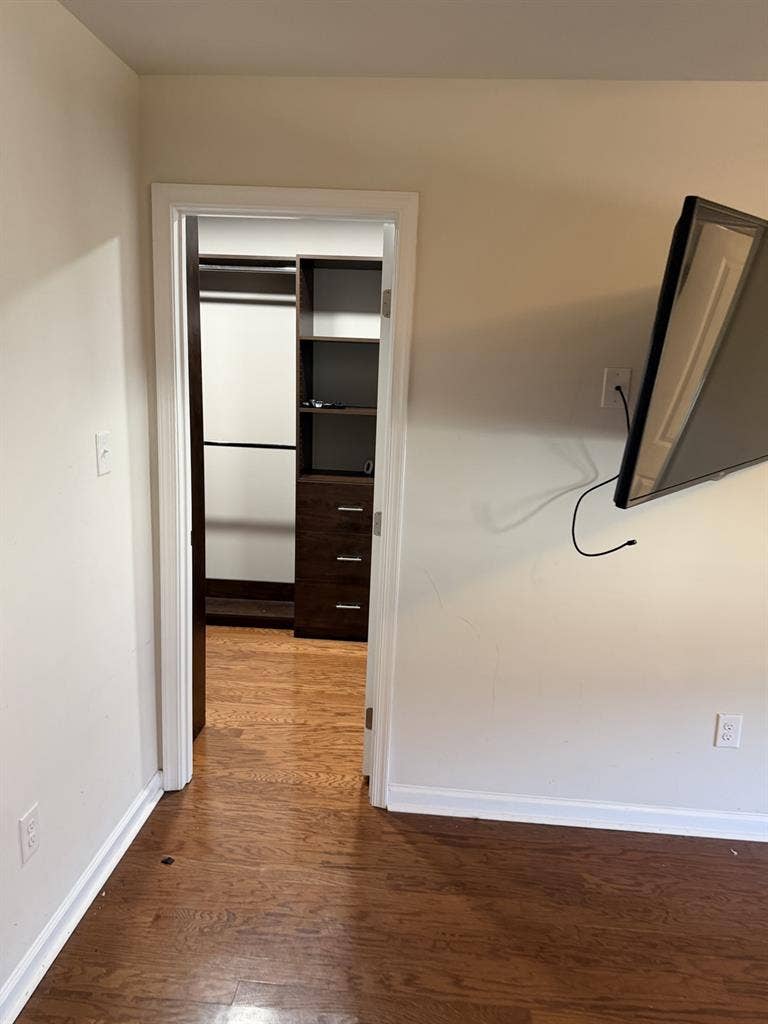Room for Rent – $ (East End) 1000