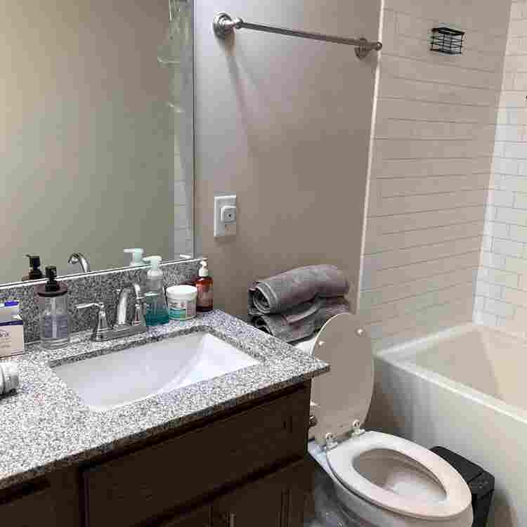 Room for rent in Bellevue.