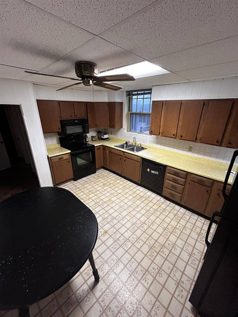 Huge Room & Bath-
Utilities Included