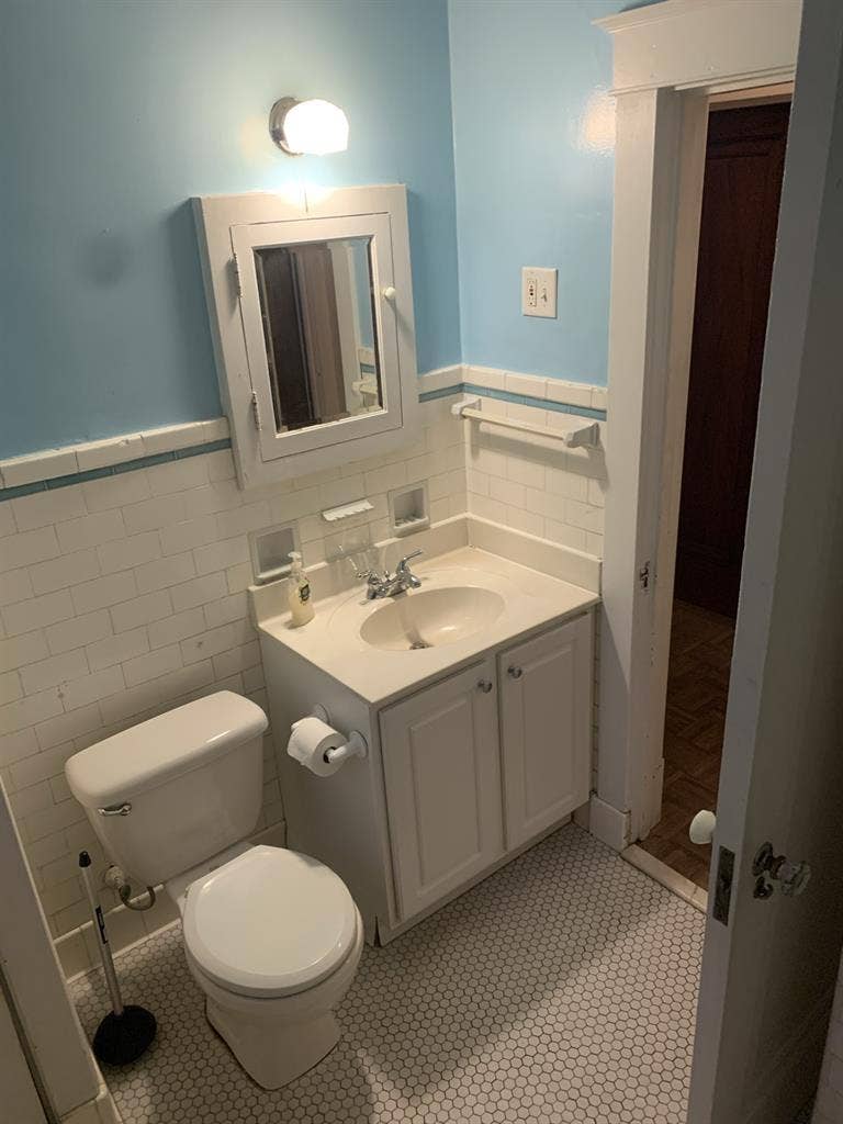 Huge Room & Bath-
Utilities Included