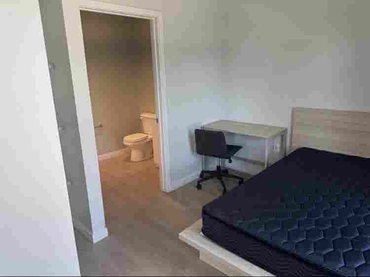 3 Private Bedroom/Bathroom Suites