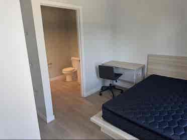3 Private Bedroom/Bathroom Suites